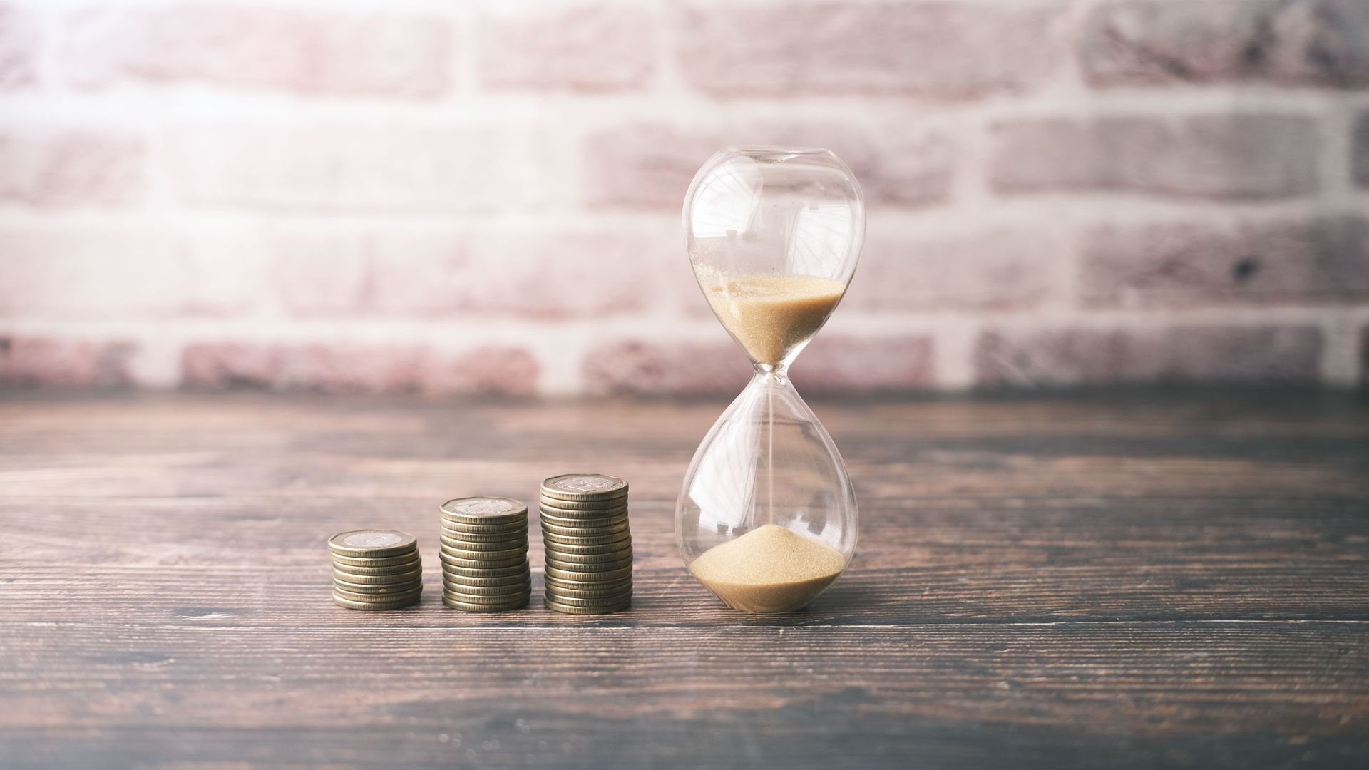 temps qui passe avec pièces de monnaie